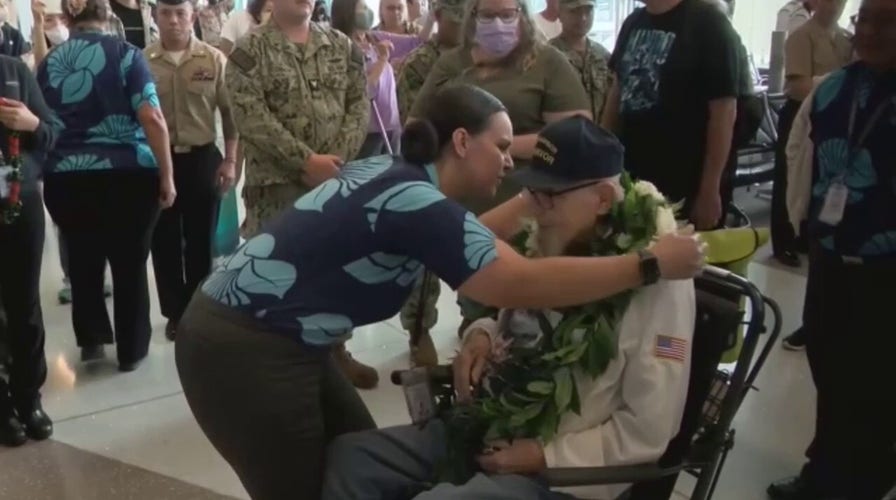  WWII vets return to Honolulu decades after Pearl Harbor