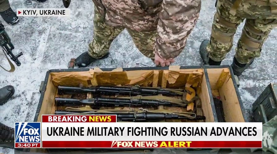 Ukrainian government arms citizens, urges them to fight for country