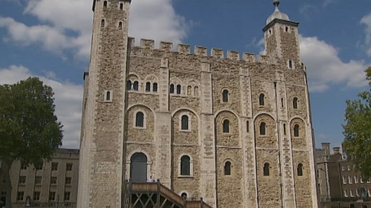 Tower of London lies empty amid coronavirus with famous beefeaters cut off in isolation