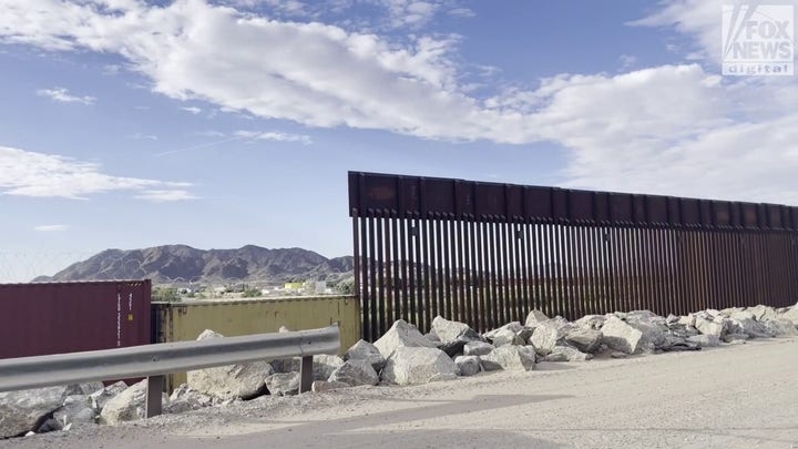 How do Arizona residents feel about the shipping containers blocking the border?