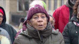 Residents of Chicago’s Woodlawn neighborhood protest shelter for migrants - Fox News