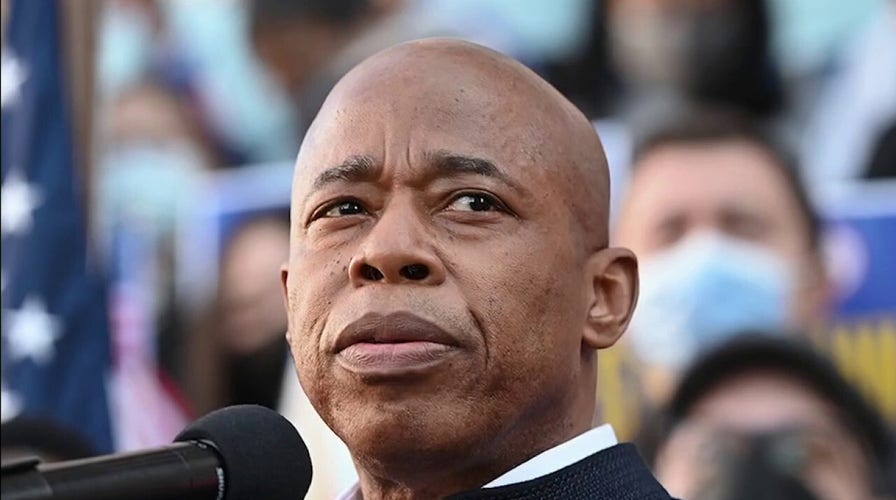 NYC mayor challenges federal agencies to treat gun violence like terror attacks