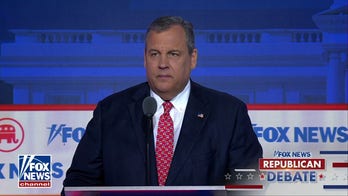 Christie met with smattering of boos in debate into