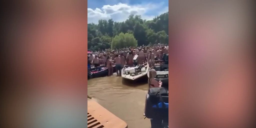Wild South Carolina river brawl caught on camera as punches fly at popular sandbar
