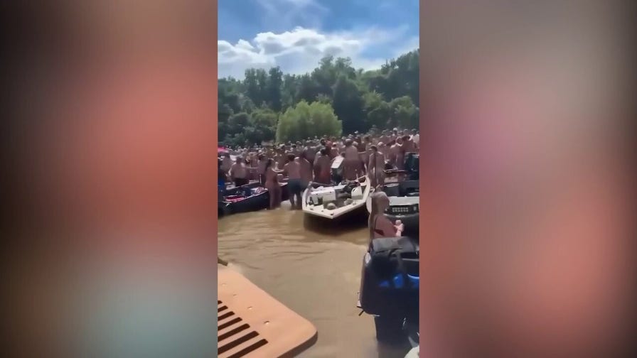Wild South Carolina river brawl caught on camera as punches fly at popular sandbar