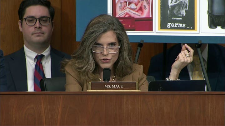 Smithsonian history museum director unable to answer what is a woman