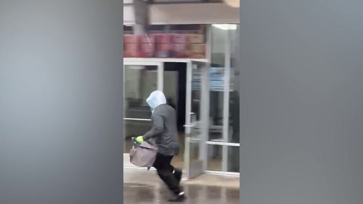 Suspects at large after caught-on-camera Texas outlet mall robbery
