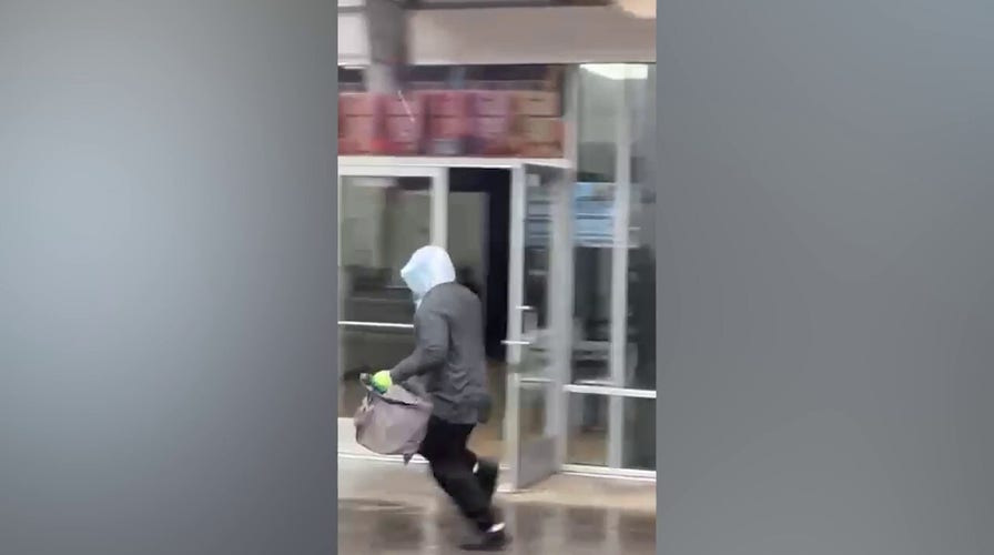 Suspects at large after caught-on-camera Texas outlet mall robbery