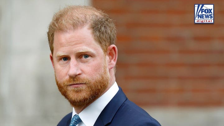 El príncipe « Harry » celebra su cumpleaños mientras persisten las tensiones en la familia real, según un experto