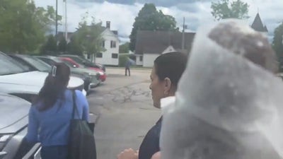 Shaheen dodges reporter's Platner questions as aide creates baked good diversion