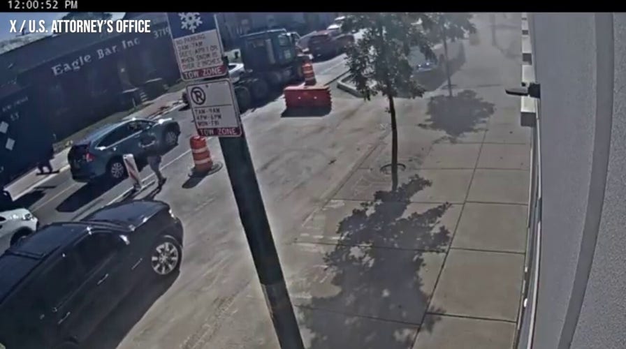 SUV slams into ICE vehicle amid Chicago immigration operation