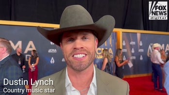 Dustin Lynch calls Lainey Wilson a ‘natural’ at hosting