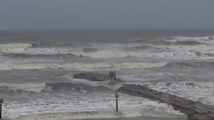 Hurricane Laura gains strengths, widespread storm surge expected