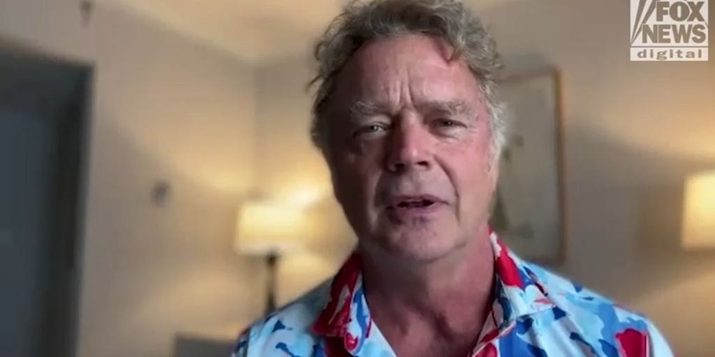 John Schneider defends American flag against detractors