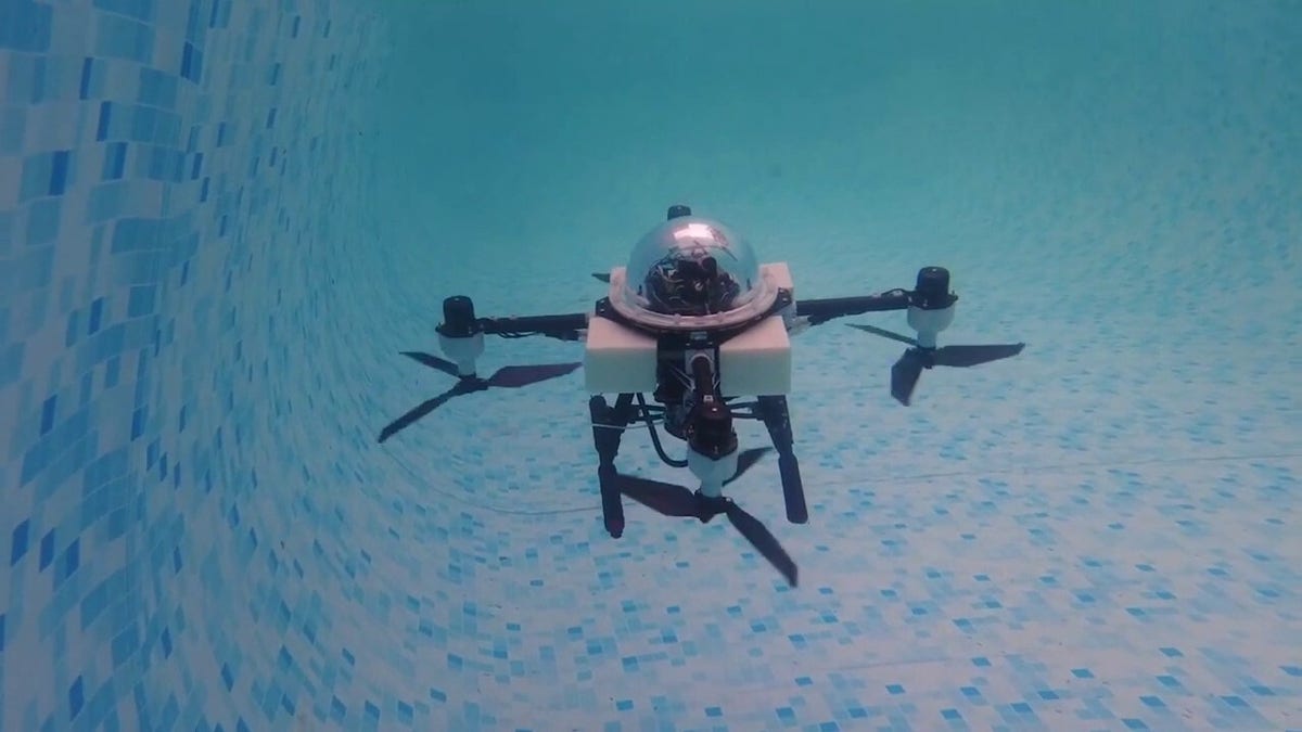 Drone that hot sale goes in water