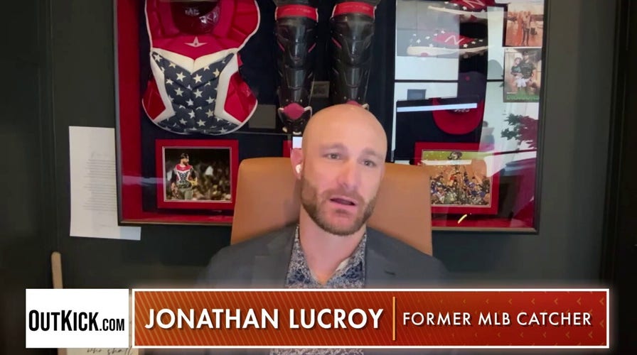 Ex-MLB star Jonathan Lucroy explains refusing to kneel for the national anthem