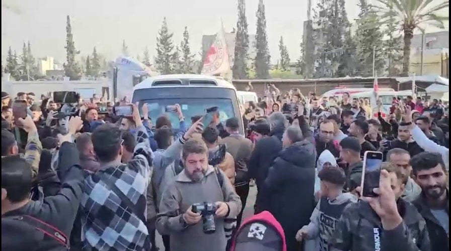 Palestinian security prisoners arrive in Gaza