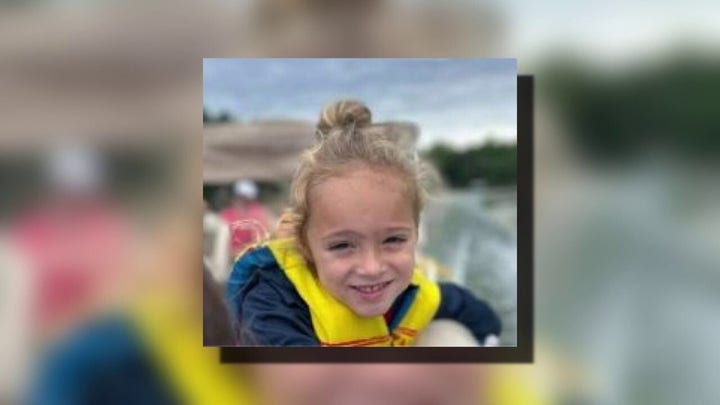 Los dolientes se reúnen en Florida tras la muerte de un niño de 4 años desaparecido.