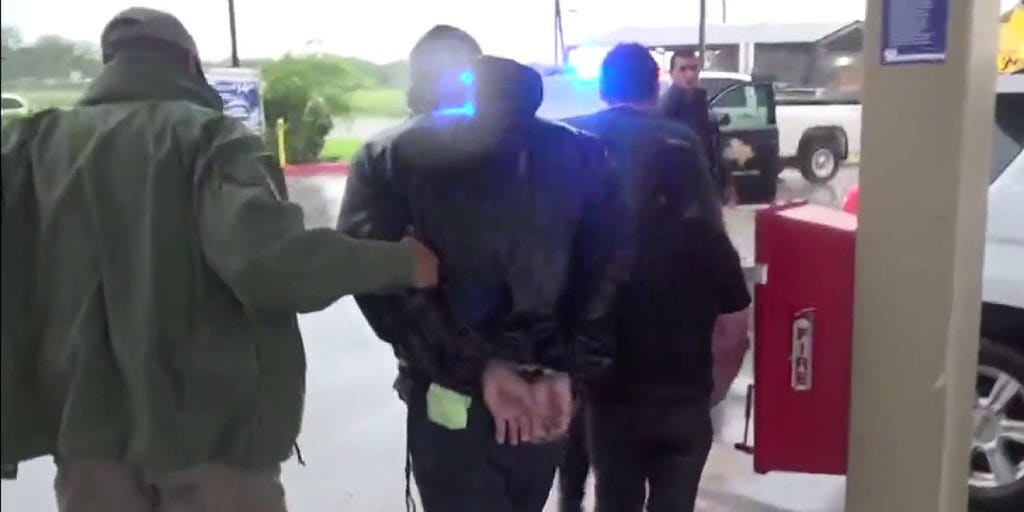 Fox team covers inside perspective of Biden's border crisis | Fox News ...
