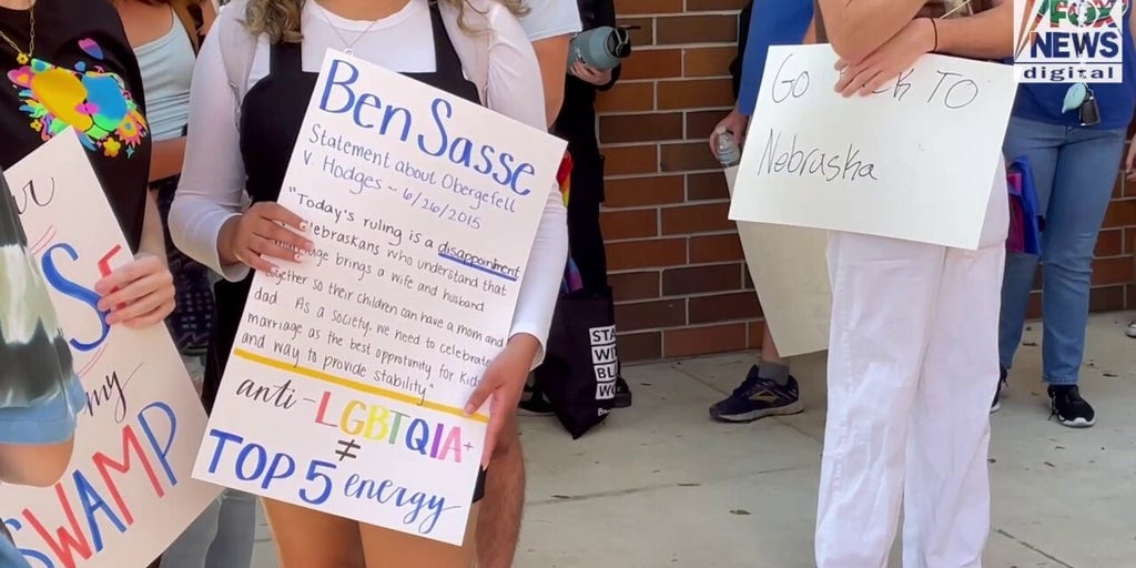 Students protest nomination of Republican senator as university president: “Danger for our university” | Fox News Video