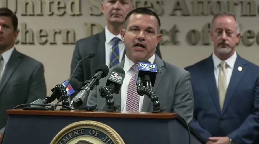Homeland Security officers arrest 475 illegal migrants at Hyundai factory