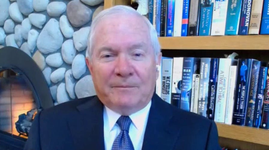 Robert Gates says divisions within US are paralyzing