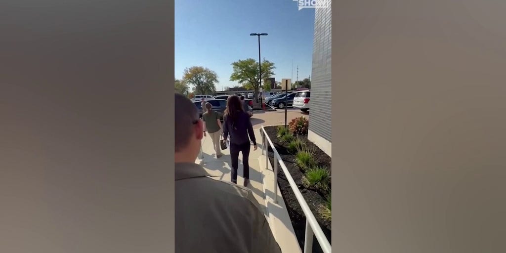 DHS Secretary Kristi Noem "blocked" from using bathroom at Illinois village hall