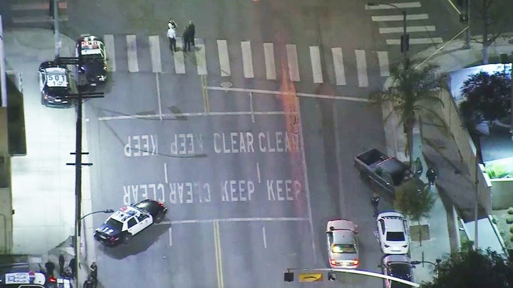 Officer shot in South Los Angeles
