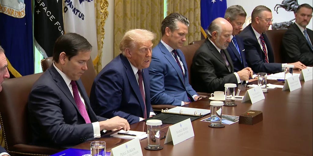 Trump mocks 'poor, stupid' Chuck Schumer in cabinet meeting