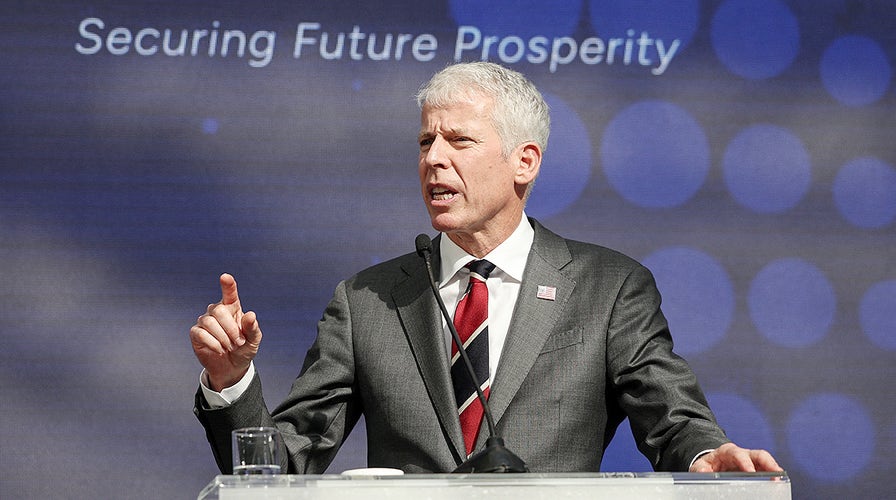  Trump's vigor  main  speaks connected  strengthening US vigor  independence