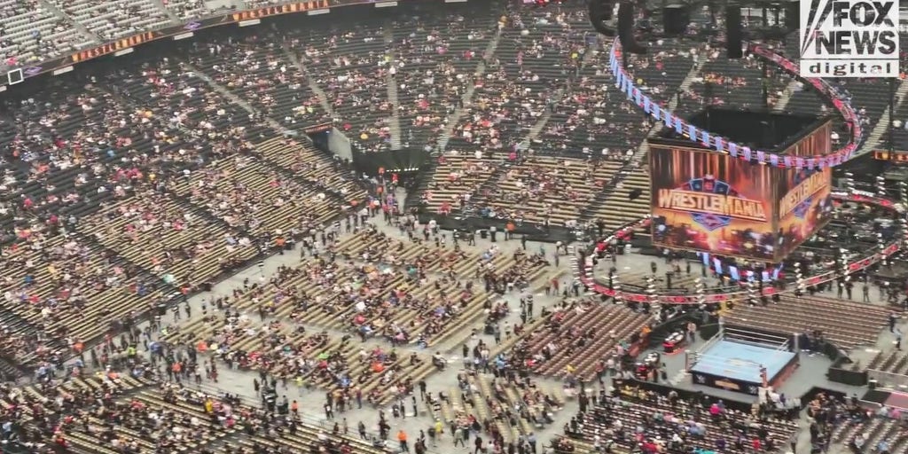 WWE fans trickle into Allegiant Stadium for WrestleMania 41