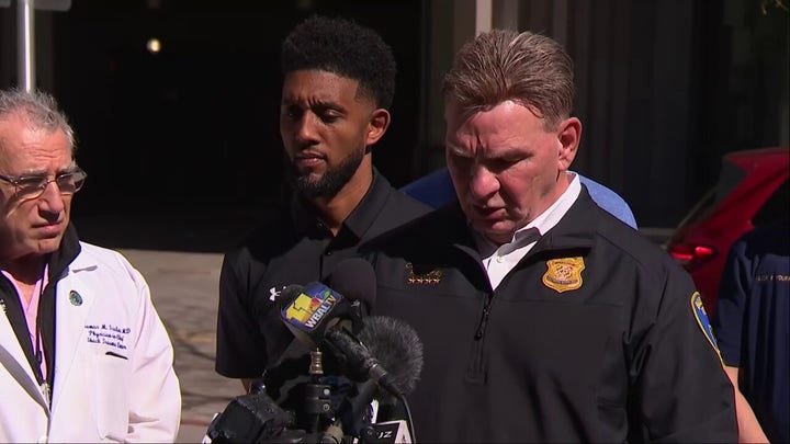 Un agente de policía de Baltimore resulta herido de bala y el sospechoso muere durante un incidente con rehenes