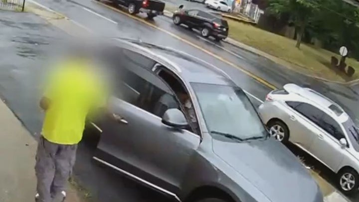 Thief snatches running car with children in back seat