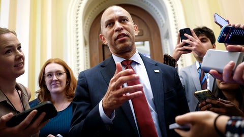 WATCH LIVE: Jeffries backs Texas Dems in fight over redistricting - Fox News