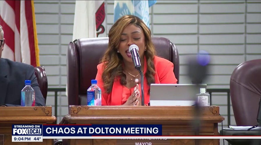 Residents condemn Dolton Mayor Henyard at chaotic meeting: 'Worst mayor in America’