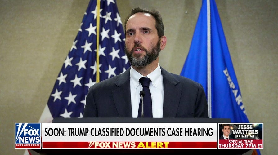 Judge considers motion to dismiss Trump's classified docs case