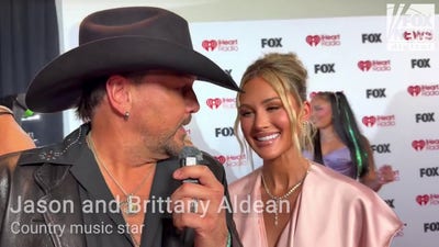 Aldeans praise supporters while embracing date night at iHeartRadio Music Awards