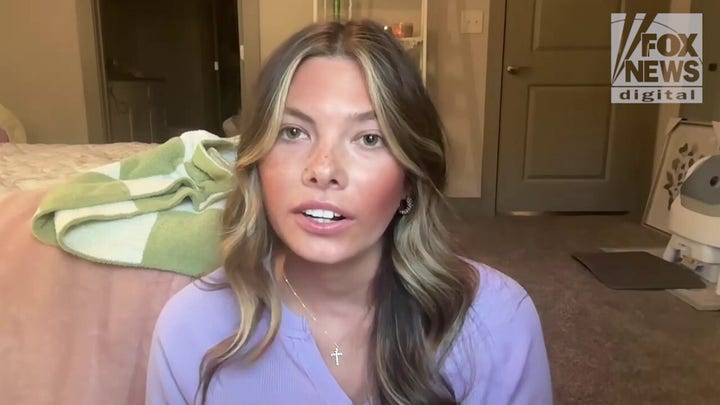 Un estudiante indignado tras verse obligado a comprar un libro de texto que tilda a los cristianos de «supremacistas blancos»