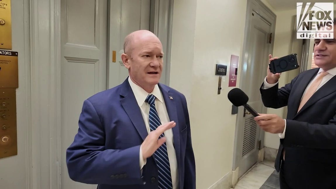 WATCH: Senate Democrats deflect questions on support for Platner amid sexting scandal