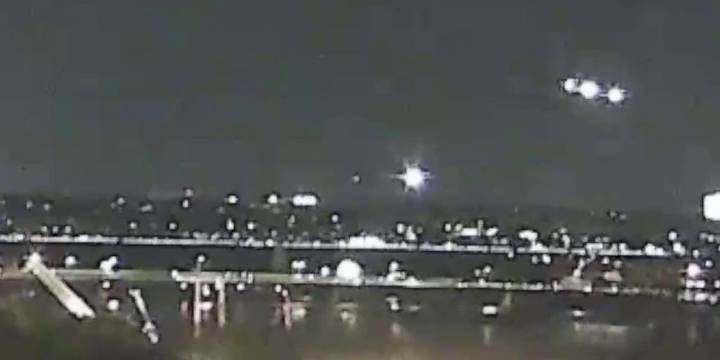 Video appears to show midair plane crash at Reagan National Airport