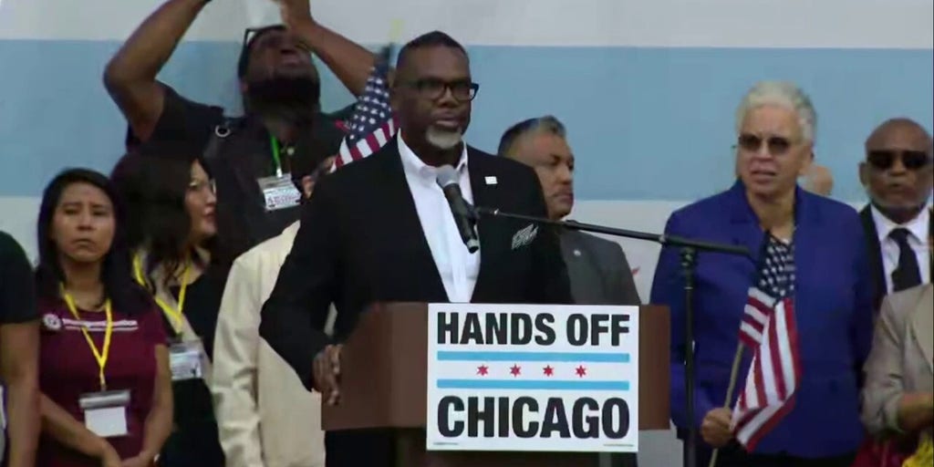 Chicago Mayor Brandon Johnson leads 'No Kings' rally in Windy City