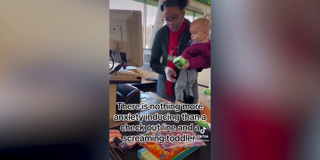 dollar-tree-employee-helps-mom-in-need-after-toddler-has-meltdown-in