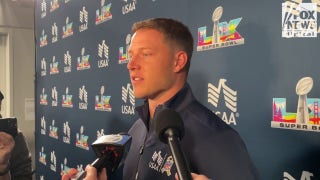 Christian McCaffrey reacciona al ser nombrado ganador del premio Salute to Service Award NFL