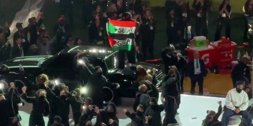 Super Bowl security tackles man holding flag in support of Palestinians, Sudanese