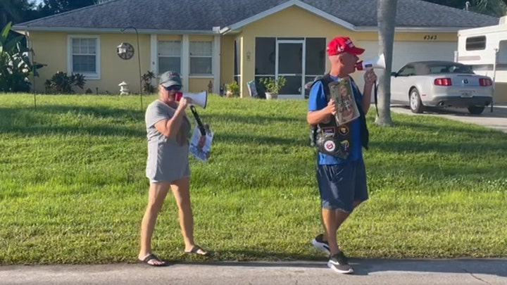 'Your silence is guilt': Protesters call on Laundrie parents to cooperate with authorities