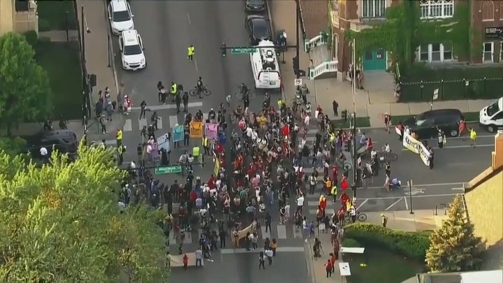 Protesters crowd outside Chicago Mayor Lightfoot's home ahead of 2-year mark in office