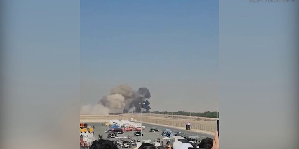 Indian fighter jet crashes at Dubai Air Show, killing pilot