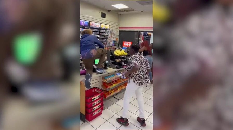 Brawl erupts at Mesquite, Texas 7-Eleven