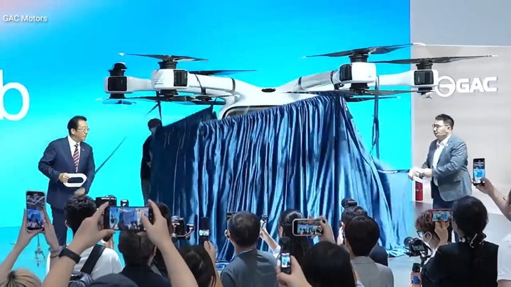China’s first mass-produced flying car debuts