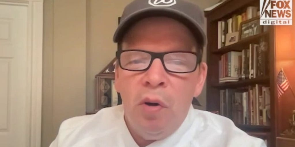 Wahlburgers chef says one ingredient swap changed Mark Wahlberg's reaction to family dish